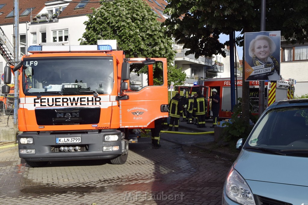 Feuer 2 Dachstuhl Koeln Dellbrueck Von der Leyen Str P170.JPG - Miklos Laubert